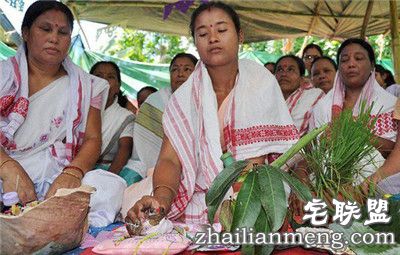 印度奇葩风俗:村民向"雨神"求雨竟然为青蛙举办婚礼 印度奇葩风俗:村民向"雨神"求雨竟然为青蛙举办婚礼