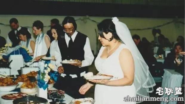 婚礼请大家吃500块肯德基,今年开1400里只为老婆吃全家桶