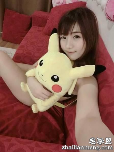 泰国电竞<a href=/e/tags/?tagname=%E7%BE%8E%E5%A5%B3 target=_blank class=infotextkey>美女</a>主播“棒糖妹”