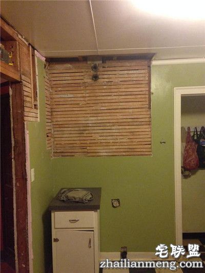 夫妻翻修厨房,没想到墙里的东西让他们直接吐了! 夫妻翻修厨房,没想到墙里的东西让他们直接吐了!