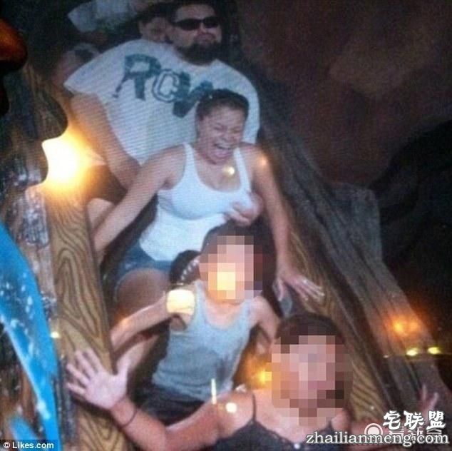 国外这组公共场合亲热照 尺度有点大啊（图）