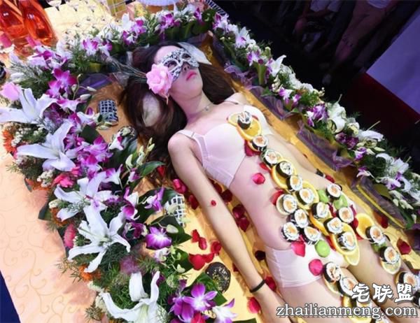 山西酒吧上演人体寿司盛宴 现场淫乱不堪! 山西酒吧上演人体寿司盛宴 现场淫乱不堪!