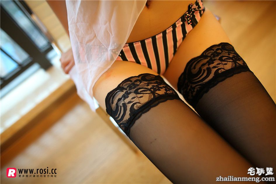 [ROSI] 长筒黑丝美女性感透视白纱私拍图片 NO.1632第4张