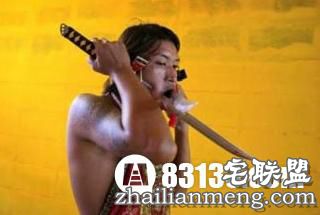 重口味!人体穿刺 姐看着都疼! 重口味!人体穿刺 姐看着都疼!