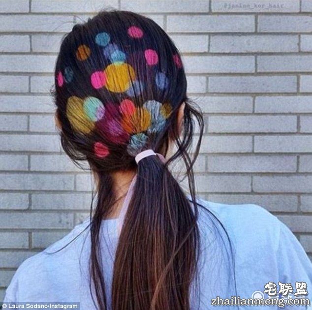 发型师逆天了 头发可染成各种图案 来个波点头!
