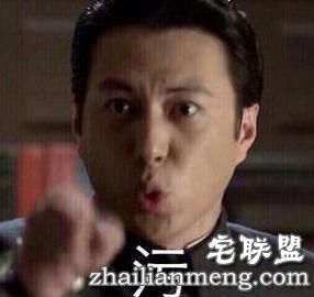 世界第一宅男模仿动画片用肉体洗车