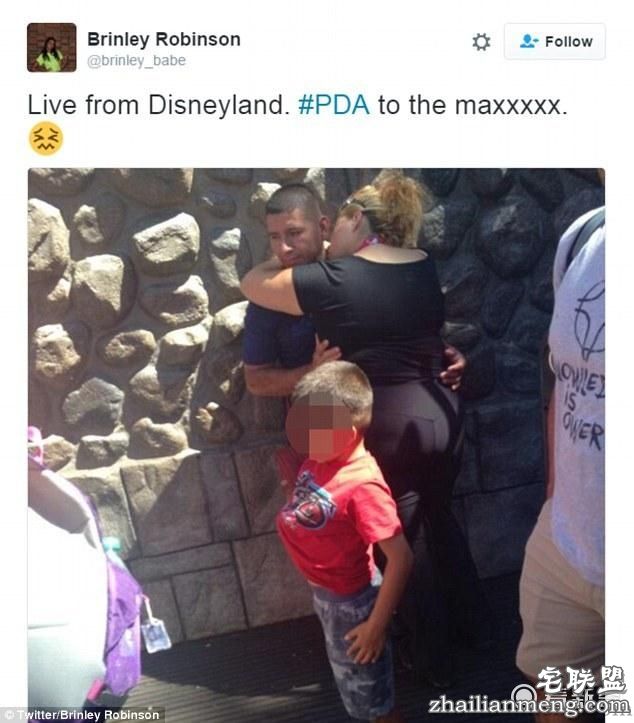 国外这组公共场合亲热照 尺度有点大啊（图）