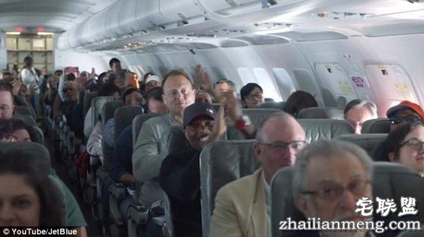 母亲节特别航班:孩子哭了就给大家机票打折