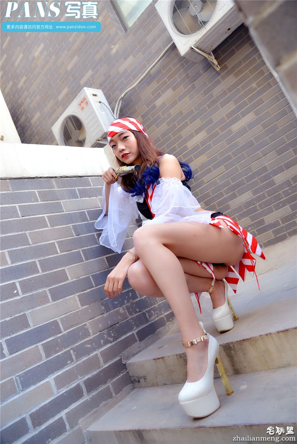 [PANS] 高跟美腿美女叮铛包头外拍图片 第530期第2张