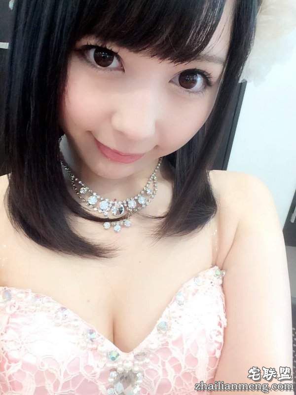 《宅宅AVDay》倒数第四张跟JULIA大槻响合影的短发的女生是谁啊? - 图片4 《宅宅AVDay》倒数第四张跟JULIA大槻响合影的短发的女生是谁啊?