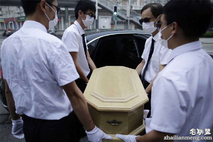 上海现宠物狗最豪华葬礼 百万豪车送行 上海现宠物狗最豪华葬礼 百万豪车送行