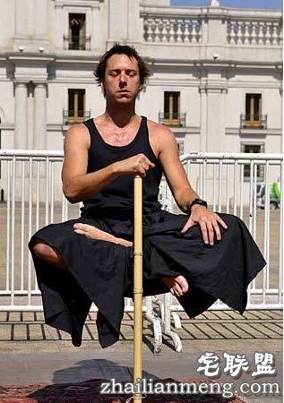 神奇的人体漂浮令人看得目不转睛! 神奇的人体漂浮令人看得目不转睛!