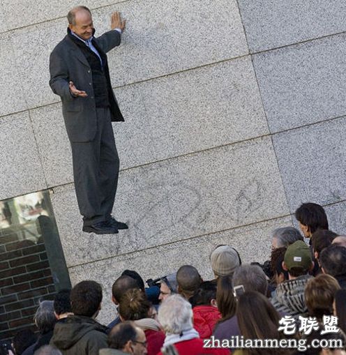 神奇的人体漂浮令人看得目不转睛! 神奇的人体漂浮令人看得目不转睛!