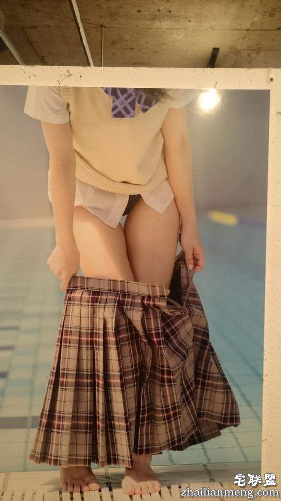 《大腿写真展》破坏力超强的大腿世界让生足控完全崩溃♥