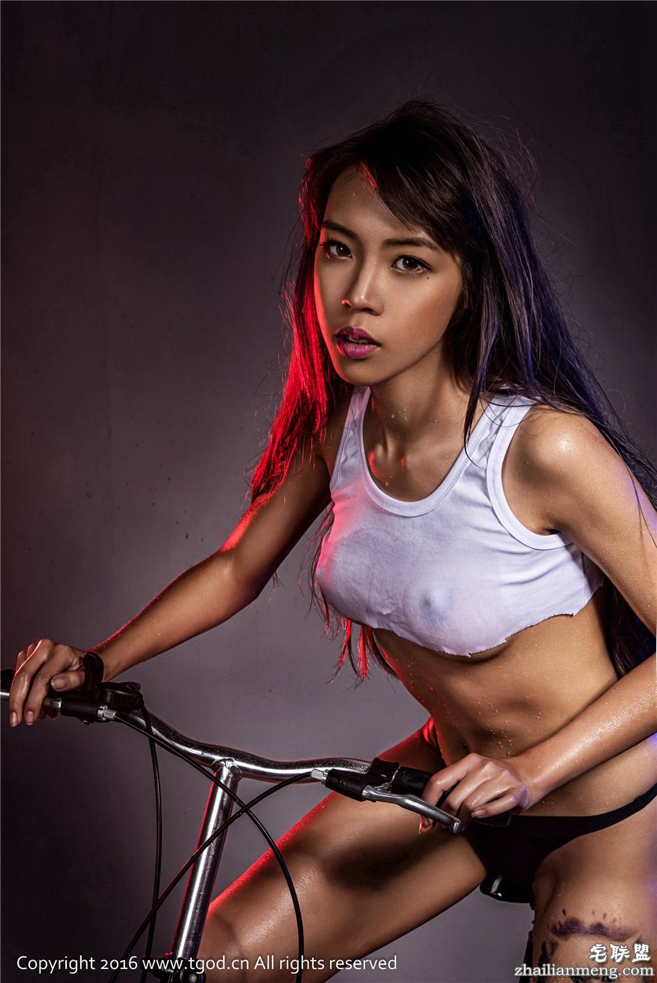 [推女神] 长发美女Meow喵喵哒情趣肚兜写真第二刊 第275期第10张