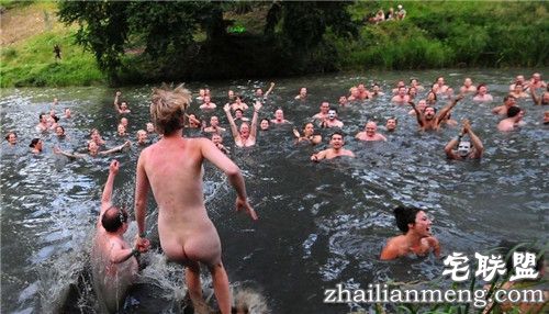 劲爆！英国欲创全球最大裸泳派对 这样的派对你想去吗？