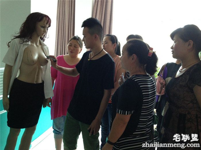 80后小伙当职业催乳师 真人催乳过程曝光 80后小伙当职业催乳师 真人催乳过程曝光