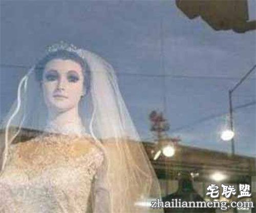 神秘鬼娃新娘:揭墨西哥婚纱店的干尸模特 令人毛骨悚然! 神秘鬼娃新娘:揭墨西哥婚纱店的干尸模特 令人毛骨悚然!