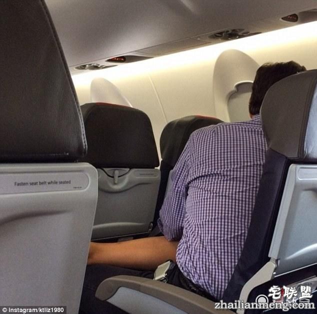 国外这组公共场合亲热照 尺度有点大啊（图）