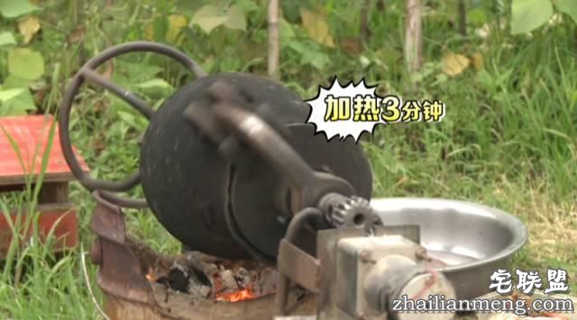 天啦噜!居然有人用爆米花的大炮筒爆小龙虾,看到结果我惊呆了