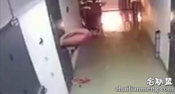 越狱新招:俄飞贼裸身从监狱取饭口挣脱逃跑