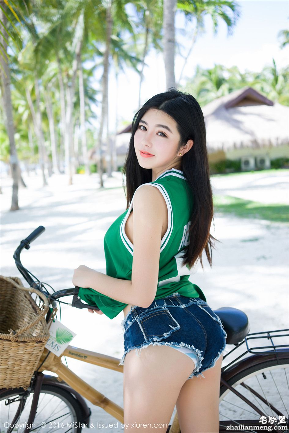 [魅妍社] 白皙<a href=/e/tags/?tagname=%E7%BE%8E%E5%A5%B3 target=_blank class=infotextkey>美女</a>娜露Selena<a href=/e/tags/?tagname=%E6%80%A7%E6%84%9F target=_blank class=infotextkey>性感</a>小热裤外拍高清图片 Vol.073第1张