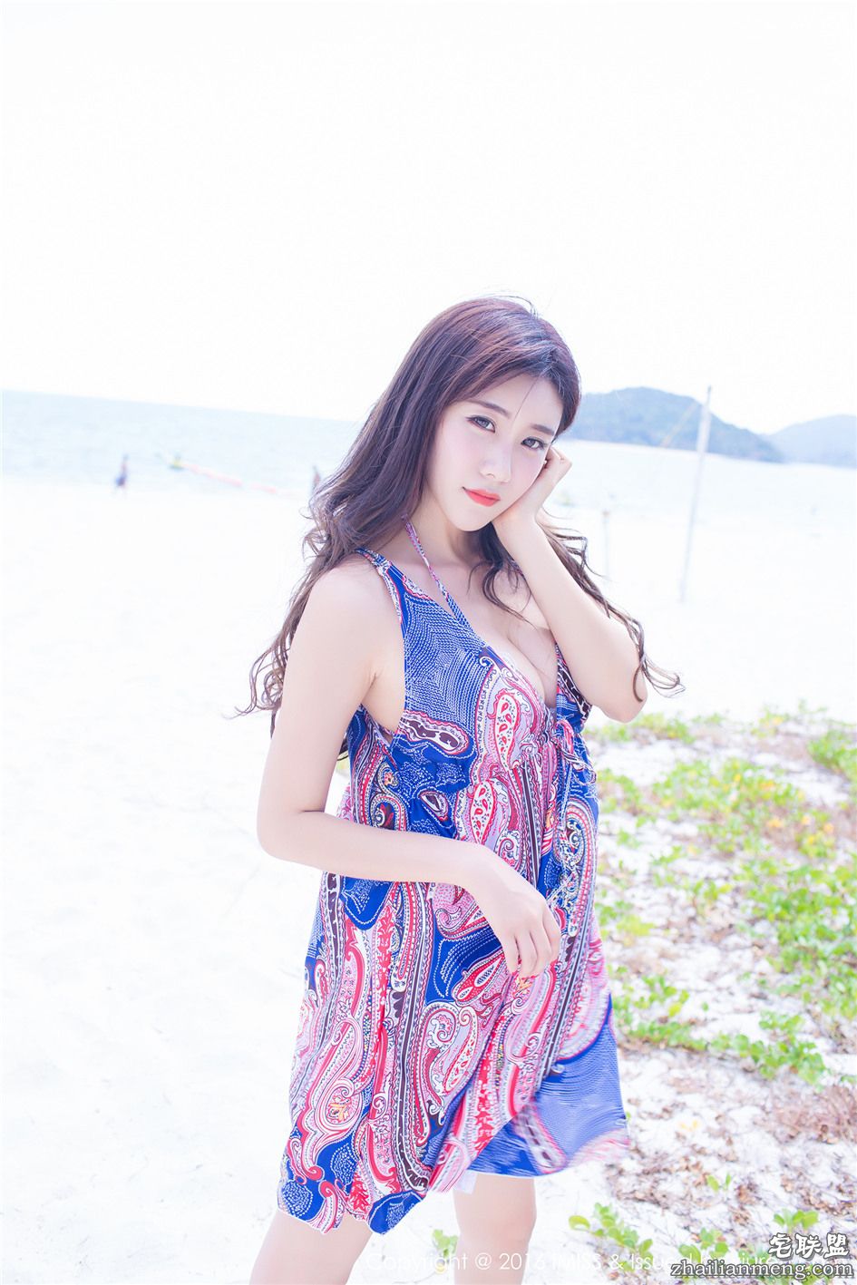 [爱蜜社] 沙滩比基尼美女程小烦不烦笑容甜美外拍图片 Vol.092第7张