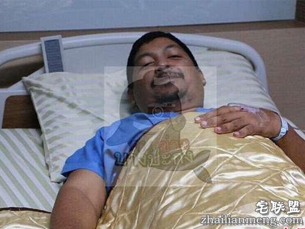 男子上厕所被一条大蟒蛇紧紧咬住了下体 惨叫声不断! 男子上厕所被一条大蟒蛇紧紧咬住了下体 惨叫声不断!