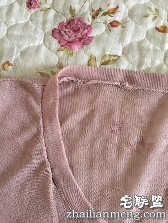 真是亲爹!女儿新买的露肩上衣老爸以为烂了直接给缝上了