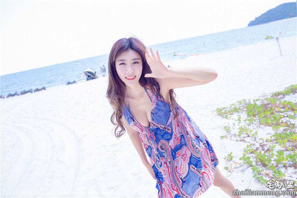 [爱蜜社] 沙滩比基尼美女程小烦不烦笑容甜美外拍图片 Vol.092第6张