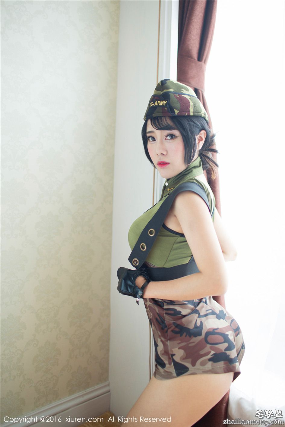 [<a href=/e/tags/?tagname=XIUREN%E7%A7%80%E4%BA%BA%E7%BD%91 target=_blank class=infotextkey>秀人网</a>] 紧身军装<a href=/e/tags/?tagname=%E7%BE%8E%E5%A5%B3 target=_blank class=infotextkey>美女</a>兜豆靓Youlina撩人姿势图片 第446期第1张