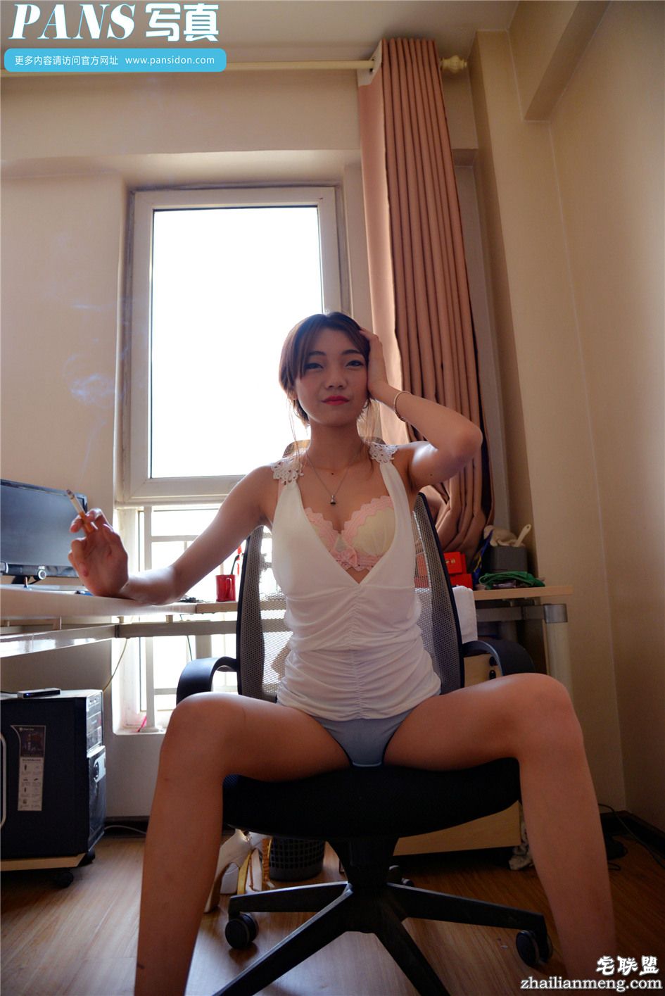 [PANS] 美腿私模叮铛室内个人写真 第553期第5张