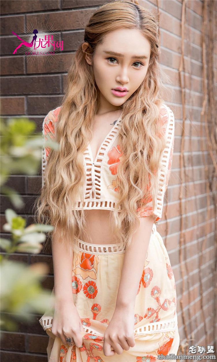 [尤果网] 纹身美女欣杨浴室性感惹火美艳写真 第357期第3张