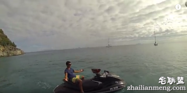 奇葩！法国小伙带只母鸡环游世界 只为吃上鸡蛋