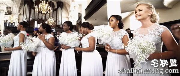 新娘太美了 新郎控制不住竟在婚礼上哭成泪人