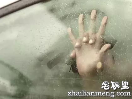 作大死!加拿大情侣边开车边做爱,真是不要命,警察当场叫停!