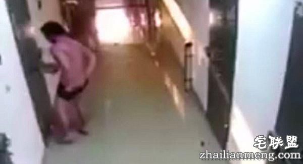 越狱新招:俄飞贼裸身从监狱取饭口挣脱逃跑