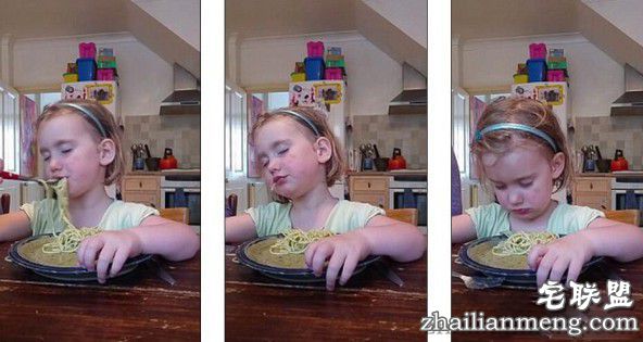 又饿又困怎么办 小女孩边吃意面边打瞌睡太可爱了