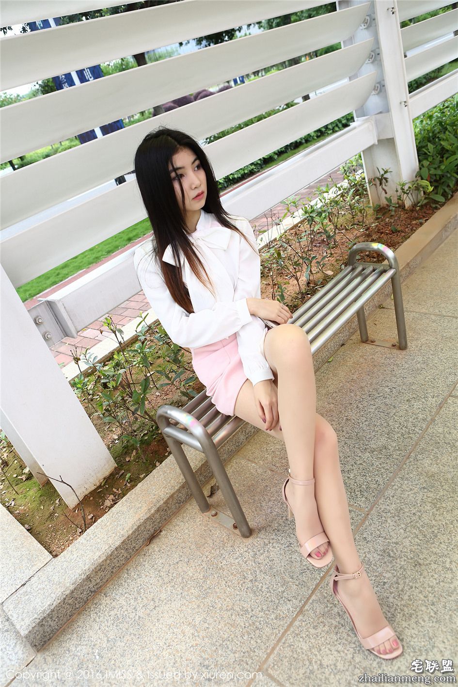 [爱蜜社] 都市白领Winki丝姬性感丝袜高跟外拍图片 Vol.094第7张