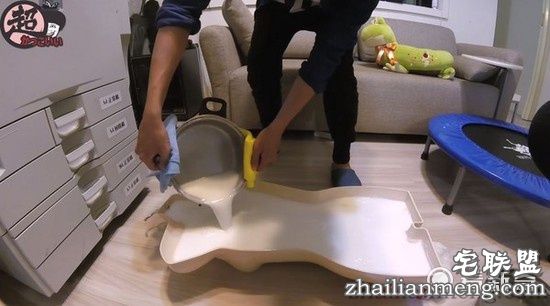 小哥制造9公斤女友肥皂,从此男生爱上洗澡...