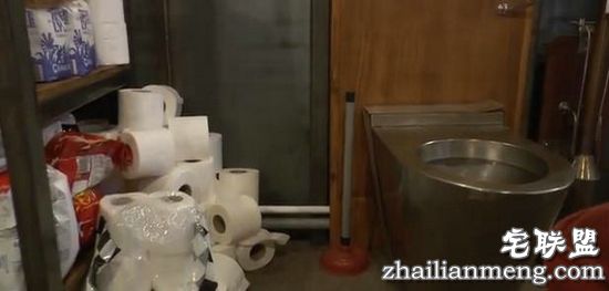 男子在院子里挖洞3年