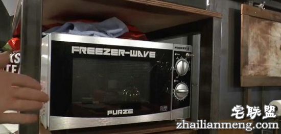 男子在院子里挖洞3年