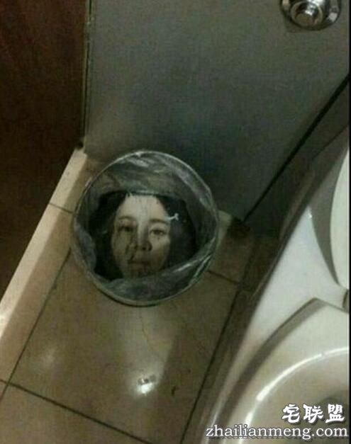 麦当劳上厕所看到一张苍白的脸差点吓尿!