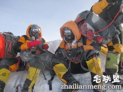 尴尬反转,印度首对登顶珠峰的夫妻,竟然是靠