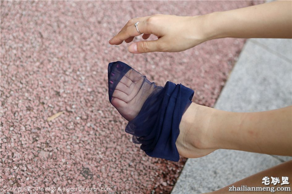 [爱蜜社] 制服丝袜美女Winki丝姬OL装户外翘臀诱惑 VOL.098第11张