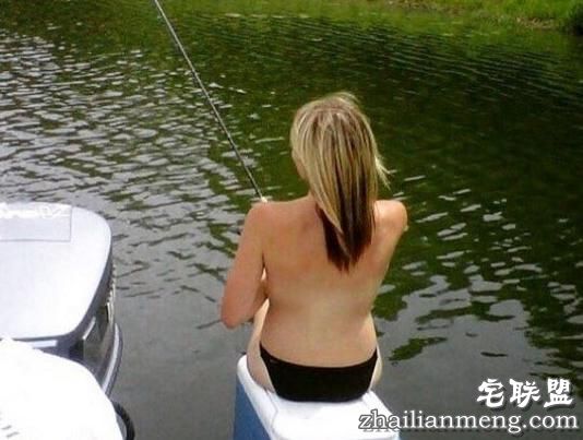 外国妹子最近流行的“鱼胸罩”竟然是这样的……