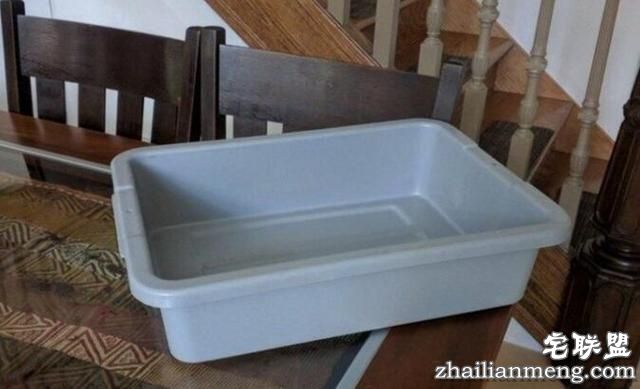 男子胆大偷机场安检东西,竟然想被抓,结果让人大跌眼镜!