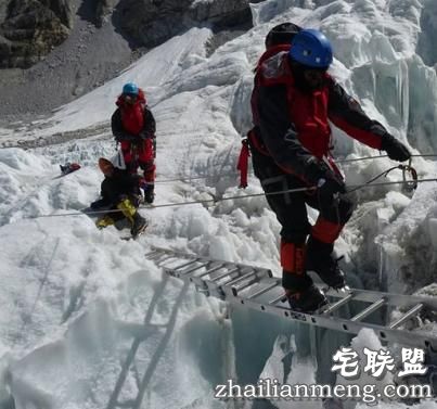尴尬反转,印度首对登顶珠峰的夫妻,竟然是靠