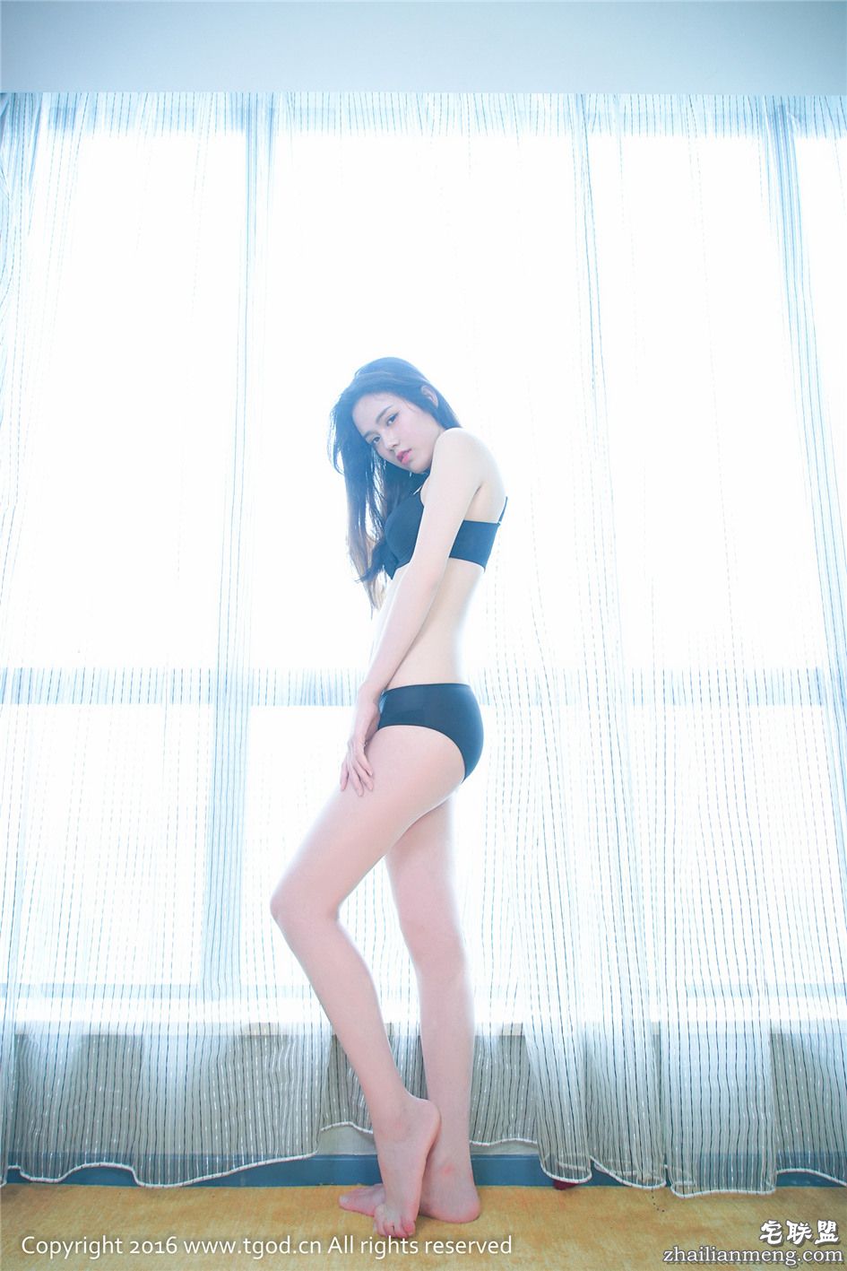 [推女神] 清纯平面模特子怡黑色比基尼私房写真拍摄 第385期第9张