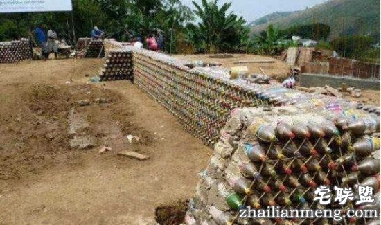 塑料衣服早out了